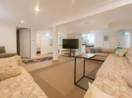 Melrose Place Poolside Hideaway Basement Suite Sleeps 6 plus