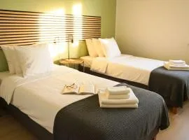 Gemütliches 3-Raum Apartment mit Boxspringbetten, vollausgestattet Küche, Balkon, WLAN, 40 Zoll HD-TV, Parkplätze