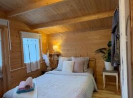 Chalet avec salle d'eau, hotell i Chavagne