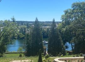 Villa du Parc de Scey، فندق في دول