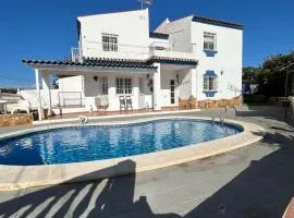 Villa FAMARA CASA EN MALAGA CERCA DE PLAYA Y AEROPUERTO HASTA 10 PERSONAS CON PISCINA PRIVADA