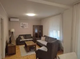 Apartman Telep Novi Sad Family house Free parking
