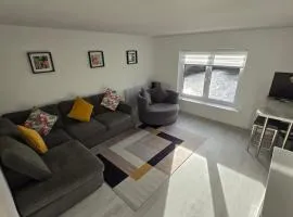 Modern 1 bedroom riverside apartment