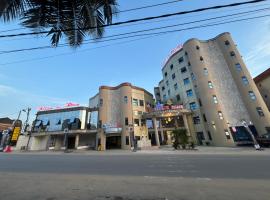 FOPROLUX PALACE hôtel，位于杜阿拉杜阿拉国际机场 - DLA附近的酒店