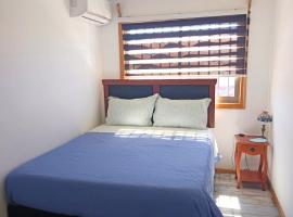 Casa Rogiel - Incluye tr4nsfer nocturno desde aeropuerto sujeto a disponibilidad y horario, hostal o pensi&oacute;n en Santiago