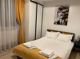 Yellow Apartment, hotel in Floreşti