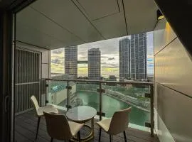 Seaview stay at Cinnamon Life Residence - City of Dreams