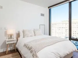 Upscale Penthouse with Gym Parking near MGH TUFTS