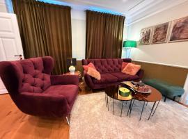 Whisperwood Apartment, hotel din Colnrade