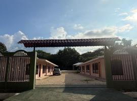 Cabinas Los Cedros, ξενοδοχείο σε Jicaral