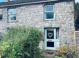 Nant caer Efail Cottage - Stream by the forge, hotel in Pen-y-cae