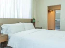 Luxury 1-Bedroom with Sweeping Ocean Views