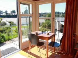Estuary View - Peaceful Onekaka Retreat