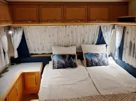 Proboost Arctic Center Cosy Caravan