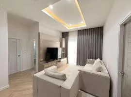 Tropical home close to nature and city