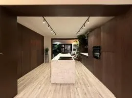 High Tree - Macclesfield - Near AZ, Rail & Peaks