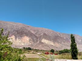 Casa Minerva, construcción de materiales autoctonos, hotel in Maimará