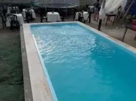 Maresias -Casa completa de temporada com piscina,1 km da praia aceitamos Pet