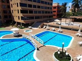 Moderno Apartamento con Vista al Mar y Piscina