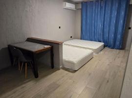 Modern Studio Near Lazaretto Beach with a View of Monte Cara, hotel en Lazareto