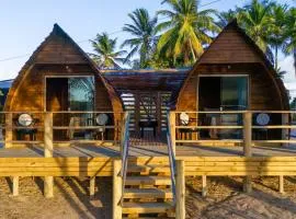 Bangalôs na beira do rio e a poucos metros do mar