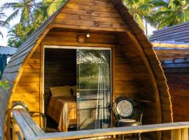 Bangalôs na beira do rio e a poucos metros do mar, отель в городе Belmonte