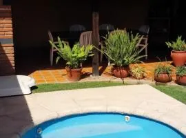 La Emilia Casa de Vacaciones con Pileta y Quincho