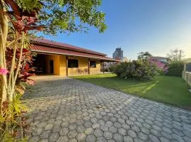 Casa na praia do Quilombo em Penha