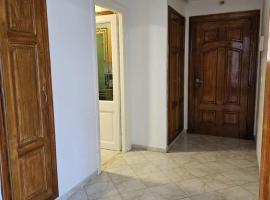 Ennaser Central Apartment- Near Clinic & Airport Line, ξενοδοχείο που δέχεται κατοικίδια σε Ariana