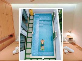 Muji Home with Private Pool, къща тип котидж в Лахад Дату
