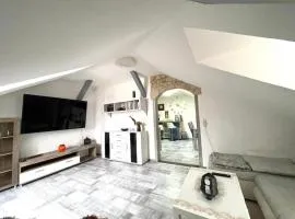 Casa Antic Große Moderne 75qm Wohnung im direkt im Zentrum WLAN Kostenlos