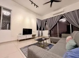 New Cozy Comfort StayWithStyle Centra Residences at Dato ONN 3 BR 4 Bath Spacious