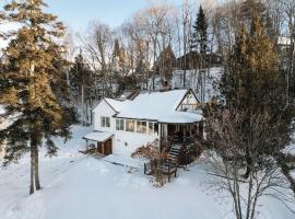 Luxury Lakefront Retreat Spa Beach Ski，位于圣阿加瑟莫的酒店