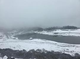 Tawang Hostel and Bike rent, ξενοδοχείο σε Tawang