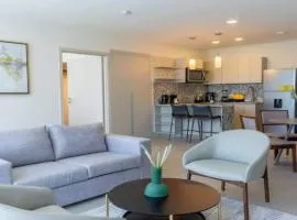 Modern 1-Bedroom Overlooking Panama Skyline