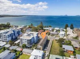 Costas Smerelda 8, 16 Soldiers Point Rd - Linen, Views, Air Con, Wi-Fi