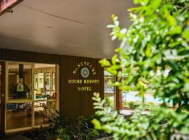 Sanctuary House Resort Motel