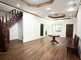 Vientiane Semi detached house, hotel v destinaci Vientiane