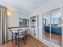 Marina views at Airlie 10H