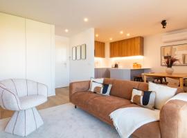 Stylish 2BR in Leça with AC by LovelyStay, hotel a Leça da Palmeira