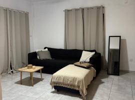 Charmant appartement, hotel in Kani Keli