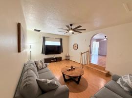 Free Chick-Fil-A & Starbucks! Cliffside Hideaway!, hotel i Farmington