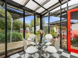 Greenview Bungalow Sunlit Stay near Sovereign Hill