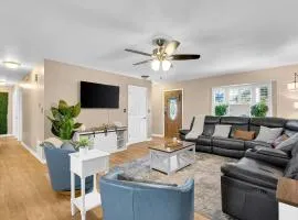 Four Bed Home with Pool Game Room Bar Near Beach