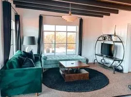 2 Epic Houses, 10 Acres, Views