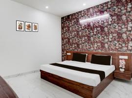 Collection O Palwal-Aligarh Crossway Formerly Hotel Kadamb, Hotel in Palwal