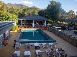 Revolution Hostel Pai，位于拜县的酒店