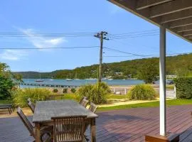 'Footsteps to the Bay' by HolidayCo