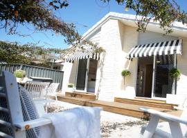 Coastal Courtyard Retreat Jasmine Hideaway Sunshine Coast, hotel a Kawana Waters