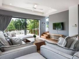 Villa 6 Chic 3-Bedroom Retreat with Pool, מלון בPlai Laem